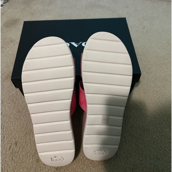 Coach Gwen Sig Sandals - Picture 4 of 5